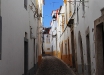 Una strada di Evora (Portogallo).